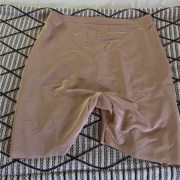 SKIMS : never worn - Picture 4 of 4